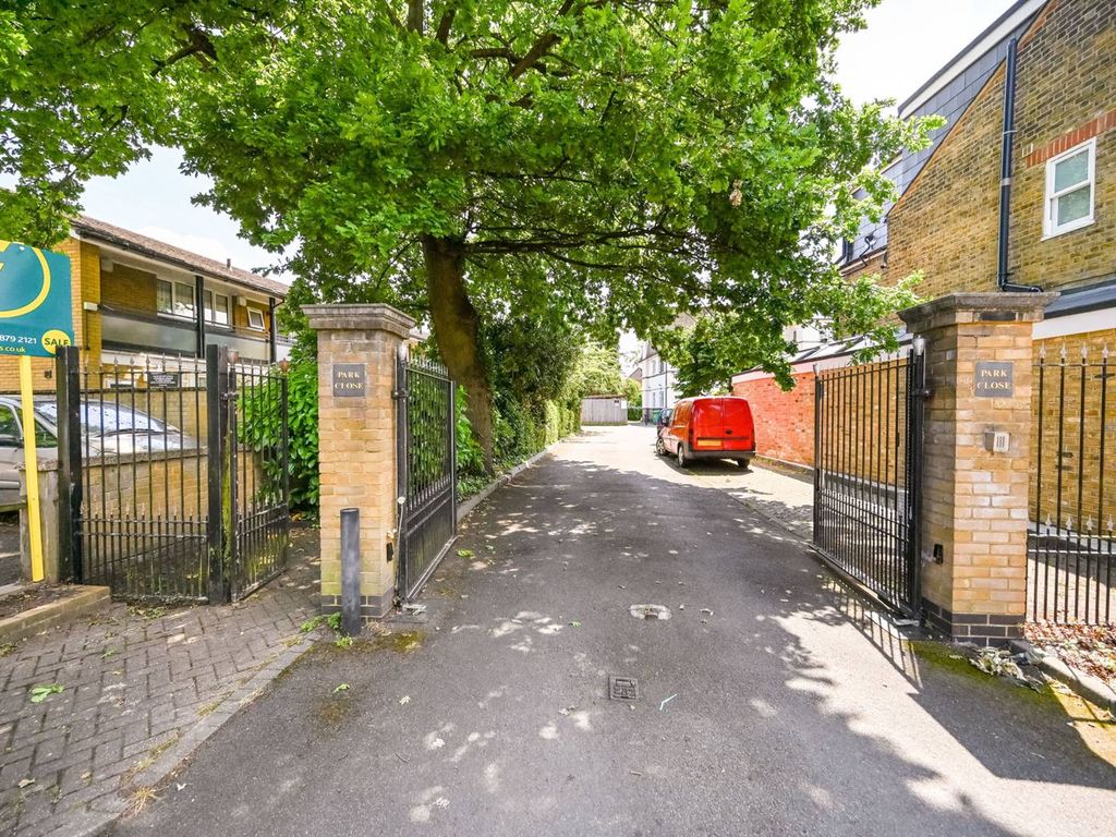 2 bed flat for sale in Park Close, North Kingston, Kingston Upon Thames KT2, £290,000
