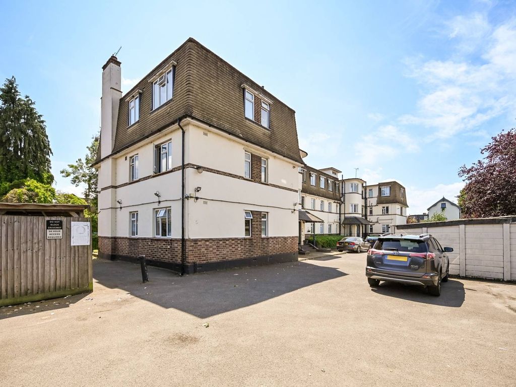 2 bed flat for sale in Park Close, North Kingston, Kingston Upon Thames KT2, £290,000
