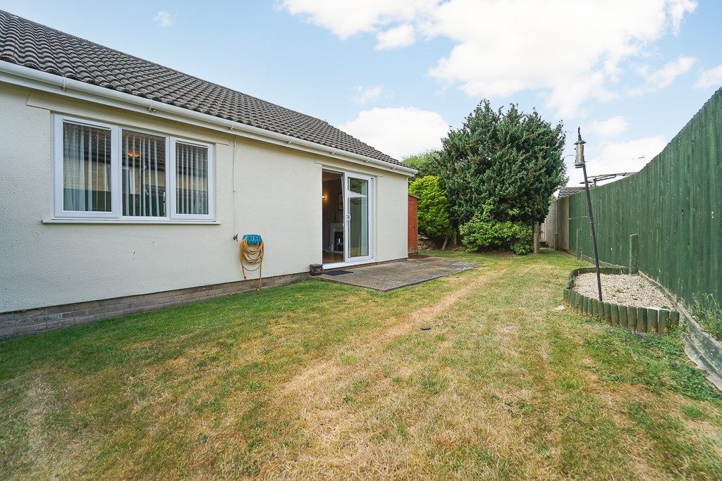 2 bed bungalow for sale in Kelston Gardens, Worle, Weston-Super-Mare BS22, £212,500