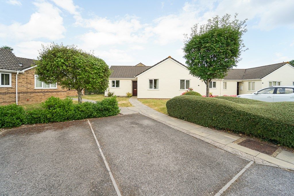 2 bed bungalow for sale in Kelston Gardens, Worle, Weston-Super-Mare BS22, £212,500