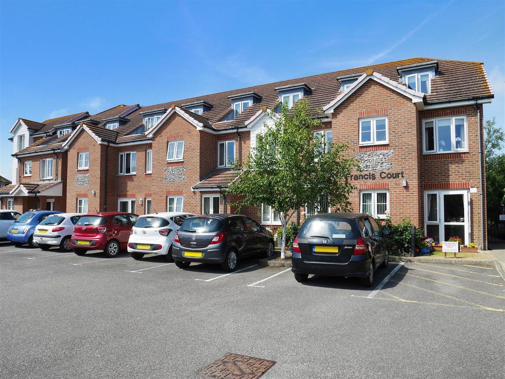 1 bed flat for sale in Church Street, Littlehampton BN17, £145,000