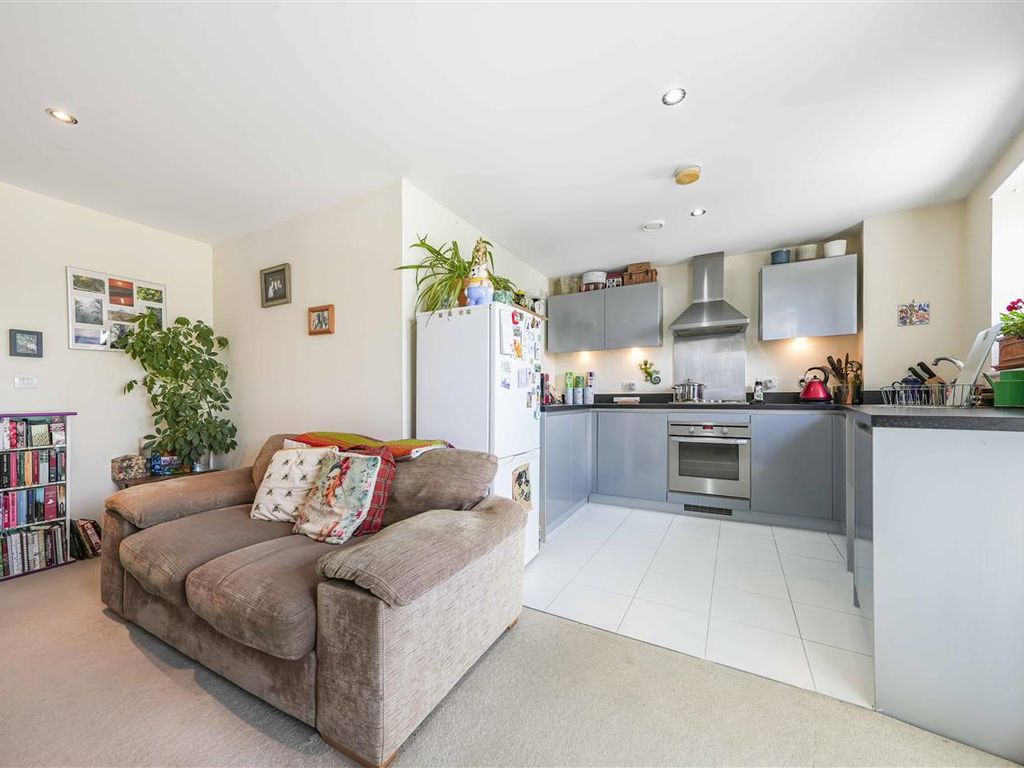 1 bed flat for sale in Reed House, Durnsford Road, Wimbledon SW19, £278,000