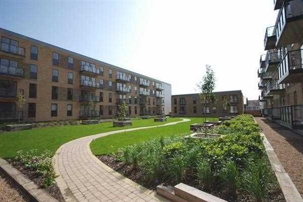 1 bed flat for sale in Reed House, Durnsford Road, Wimbledon SW19, £278,000