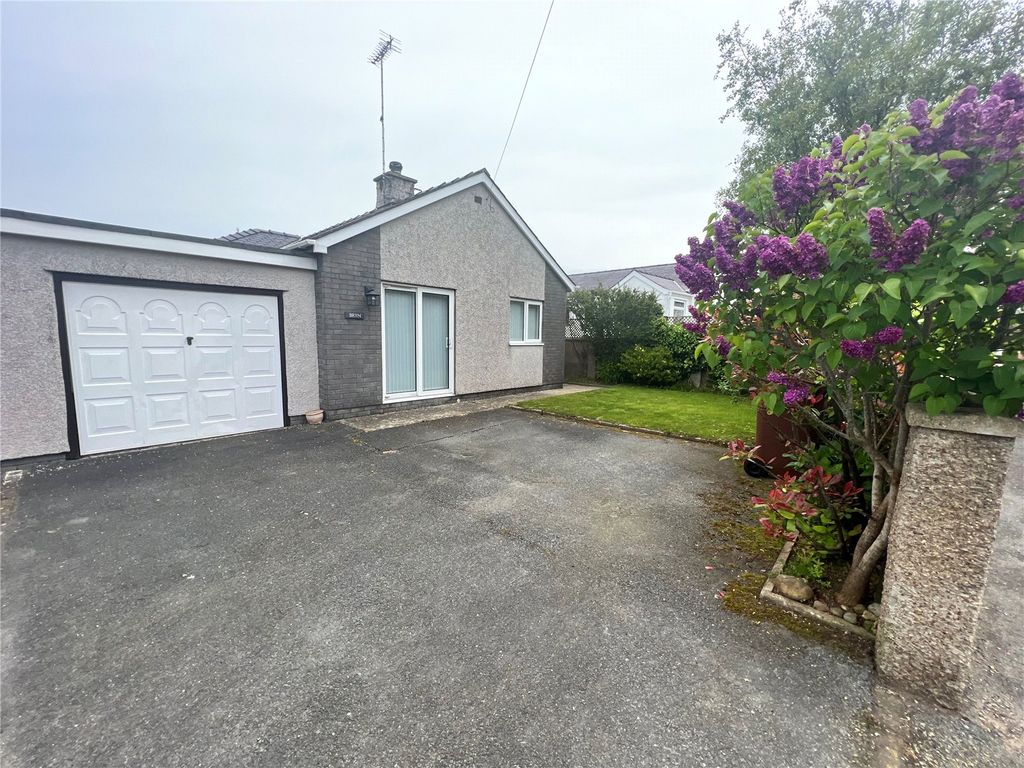 3 bed bungalow for sale in Lon Penrhos, Morfa Nefyn, Pwllheli, Gwynedd LL53, £310,000
