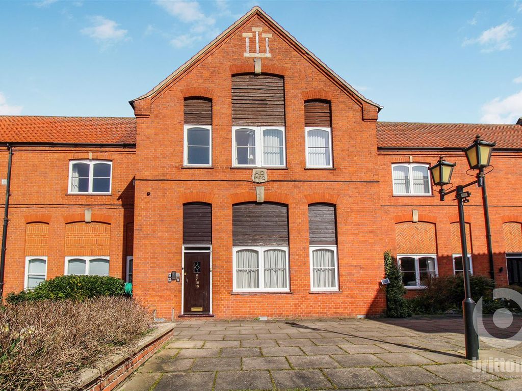 2 bed flat for sale in Old School Court, King's Lynn PE30, £220,000