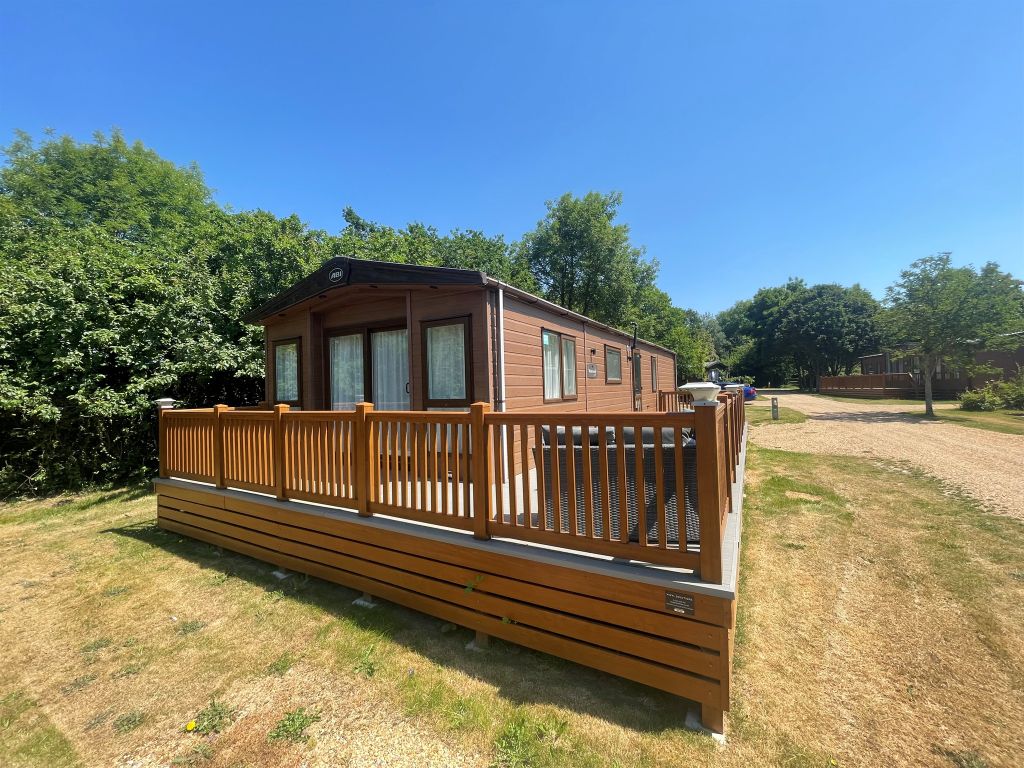 2 bed lodge for sale in Sandy Balls, Sandy Balls, Godshill, Fordingbridge SP6, £150,000