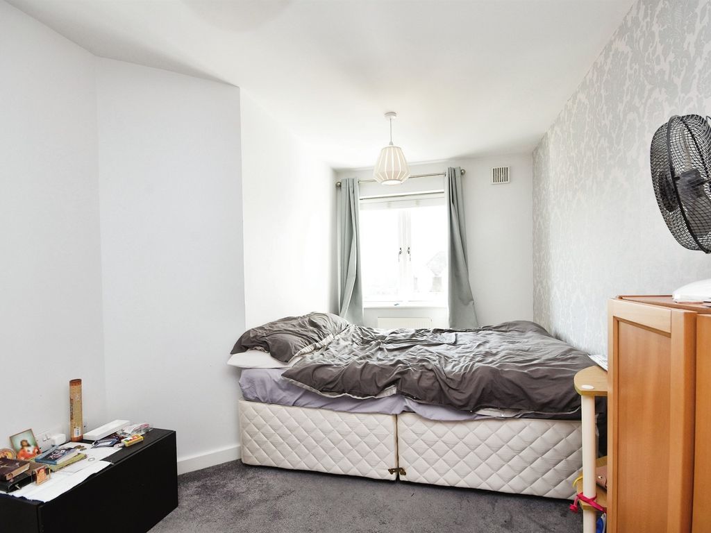 1 bed flat for sale in Fairfield Road, Braintree CM7, £140,000