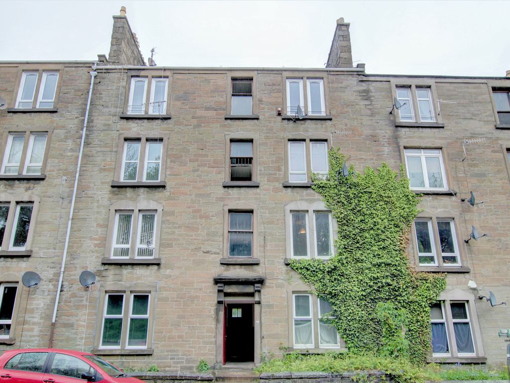 2 bed flat for sale in Dens Road, Dundee DD3, £73,000
