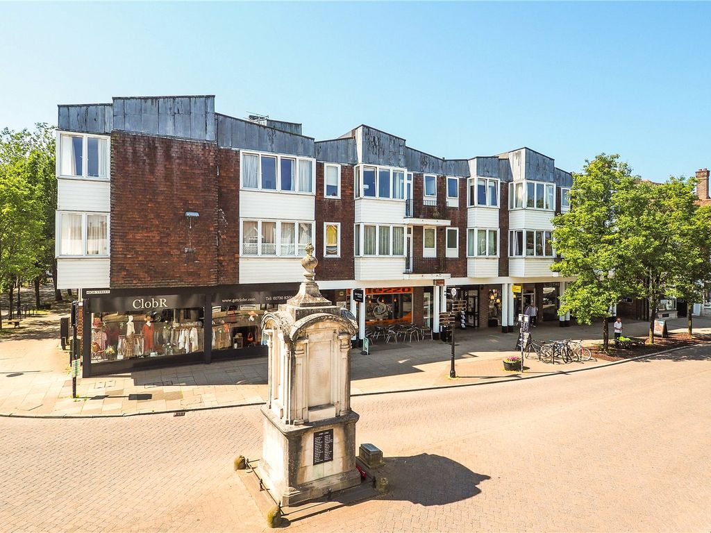 2 bed flat for sale in High Street, Petersfield, Hampshire GU32, £230,000