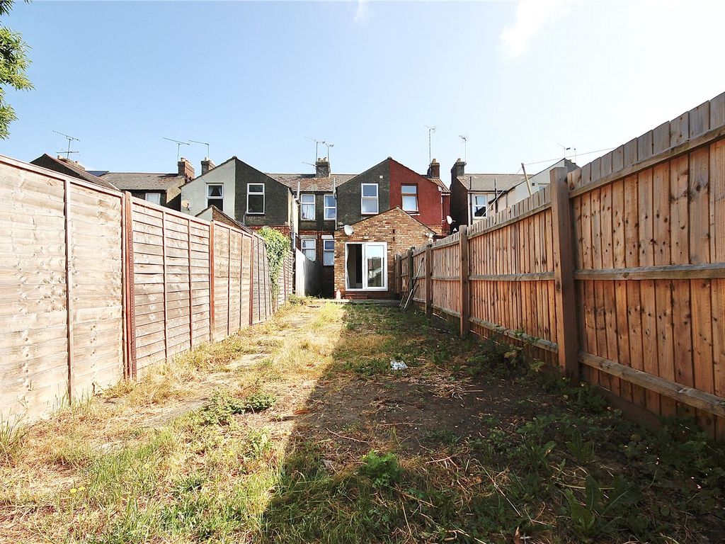 2 bed terraced house for sale in Henniker Road, Ipswich, Suffolk IP1, £140,000