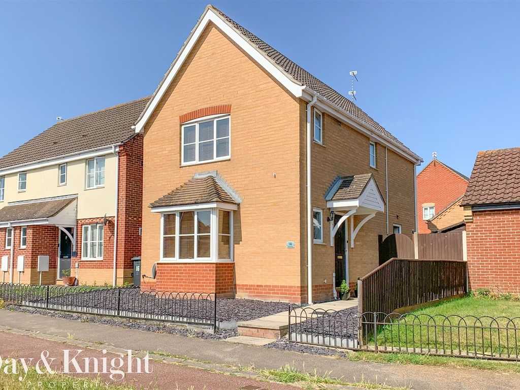 3 bed detached house for sale in Bentley Drive, Lowestoft NR32, £280,000