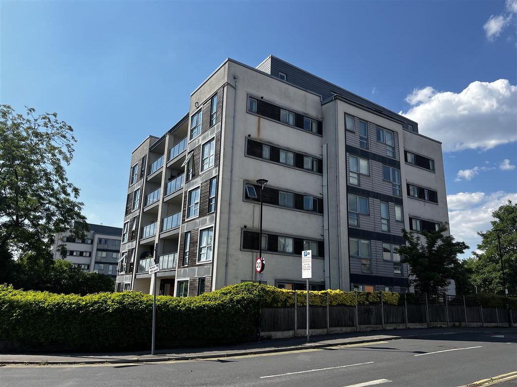 2 bed flat for sale in Ashton Old Road, Openshaw, Manchester M11, £169,950