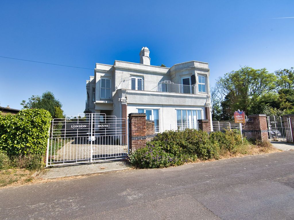 2 bed flat for sale in Old Dover Road, Capel-Le-Ferne CT18, £300,000