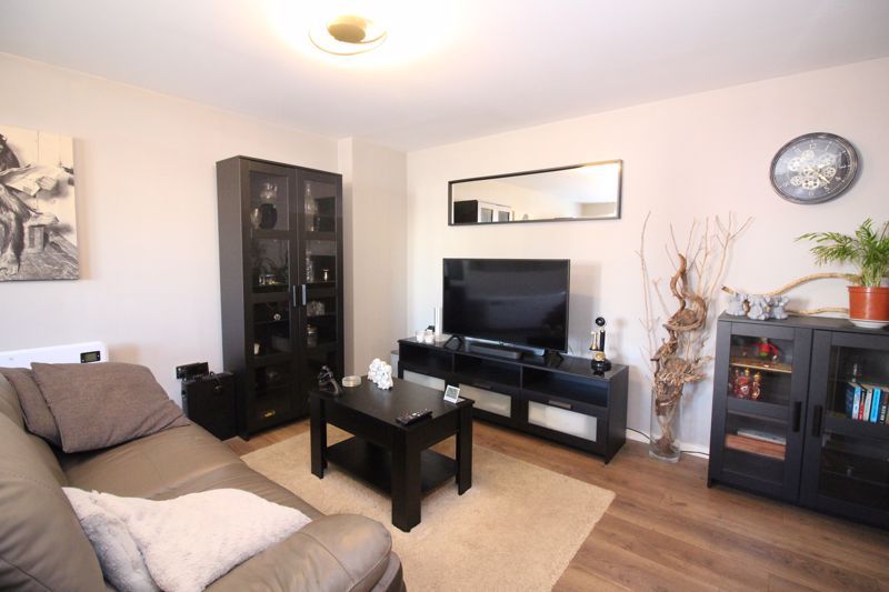 1 bed flat for sale in High Street, Kingswinford DY6, £80,000