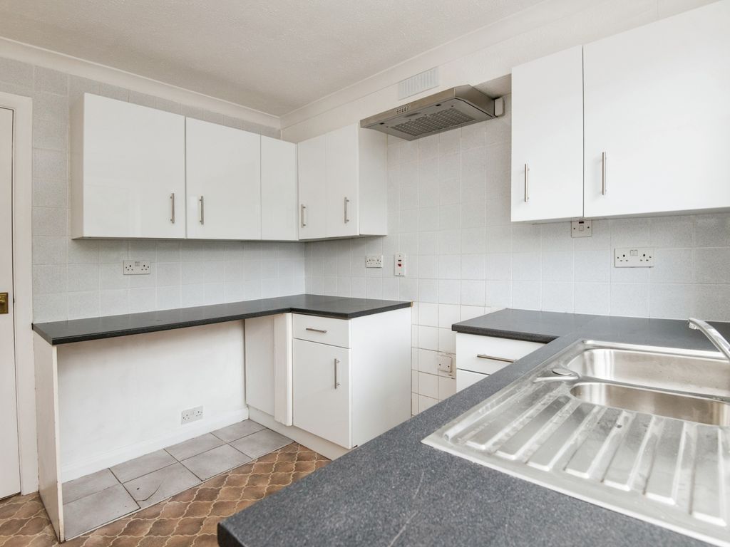 2 bed flat for sale in Broadmead, Exmouth EX8, £180,000