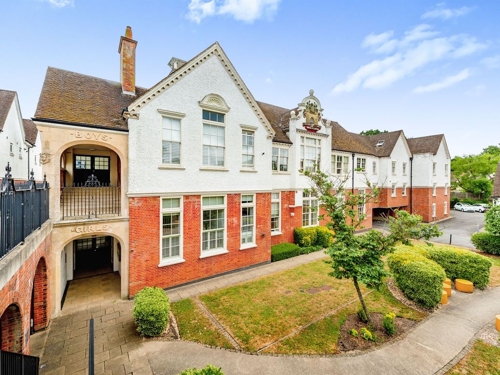 1 bed flat for sale in Old School Close, Redhill RH1, £260,000