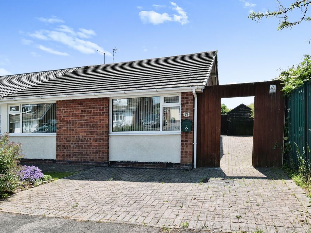 3 bed bungalow for sale in Pensilva Close, Wigston LE18, £180,000