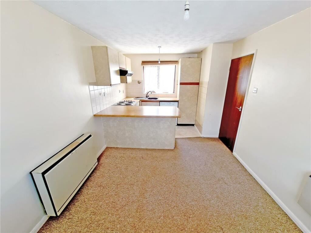 1 bed flat for sale in Station Road, Rushden NN10, £60,000