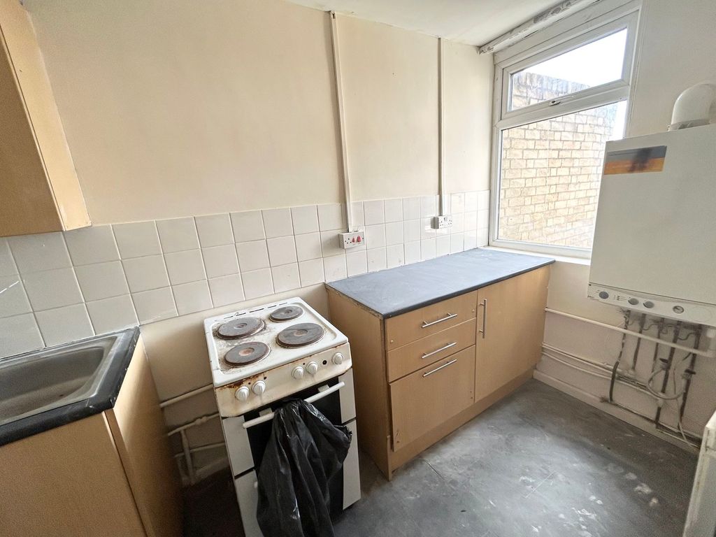 1 bed flat for sale in Waterloo Walk, Washington NE37, £29,000