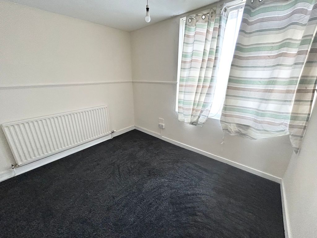 1 bed flat for sale in Waterloo Walk, Washington NE37, £29,000