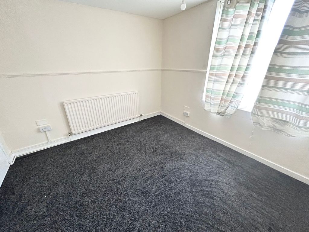 1 bed flat for sale in Waterloo Walk, Washington NE37, £29,000