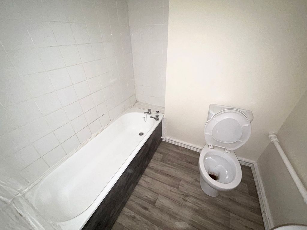 1 bed flat for sale in Waterloo Walk, Washington NE37, £29,000