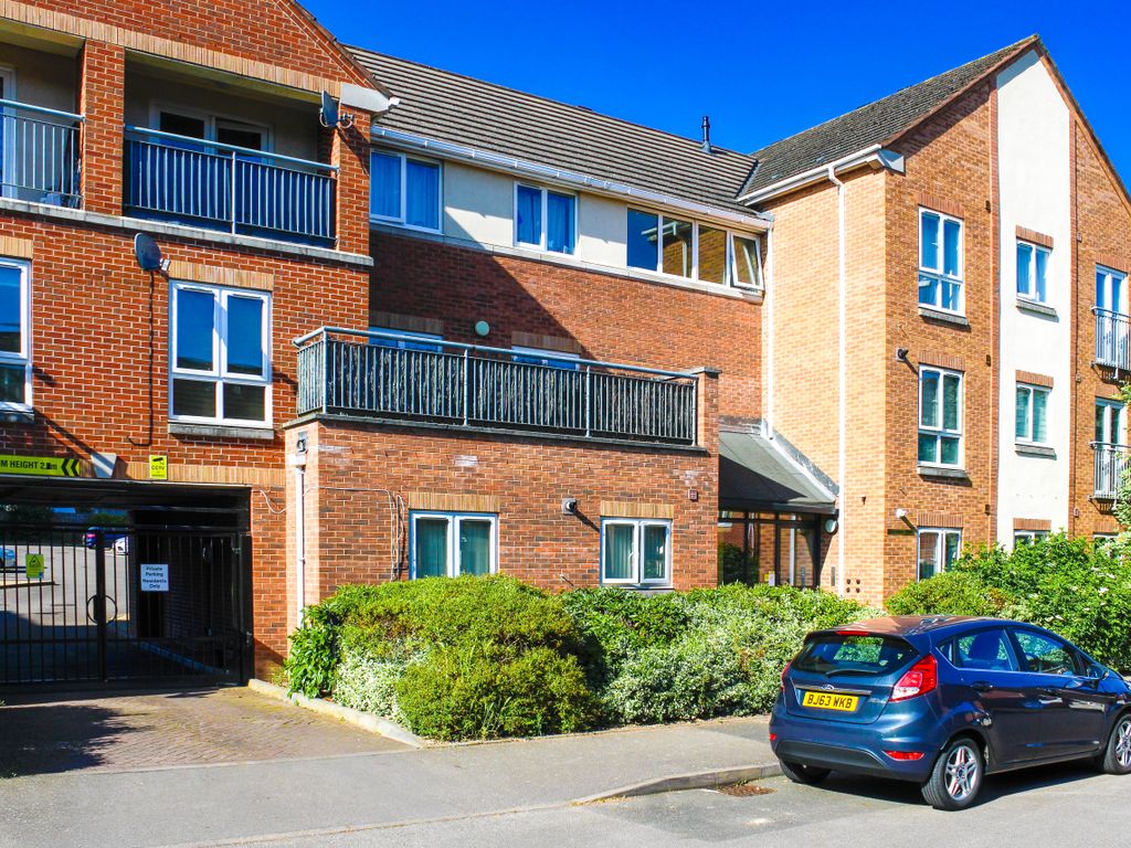 2 bed flat for sale in Valley Road, Coventry CV2, £130,000
