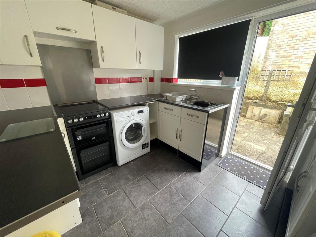 3 bed terraced house for sale in Llundain Fach, Felinfoel, Llanelli SA15, £105,000