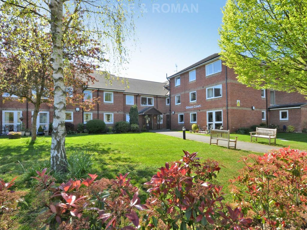 1 bed flat for sale in Gibson Court, Hinchley Wood KT10, £265,000