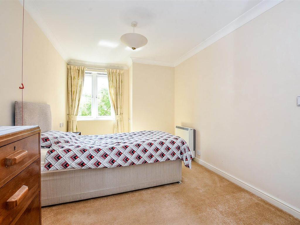 1 bed flat for sale in Old Winton Road, Andover SP10, £99,950
