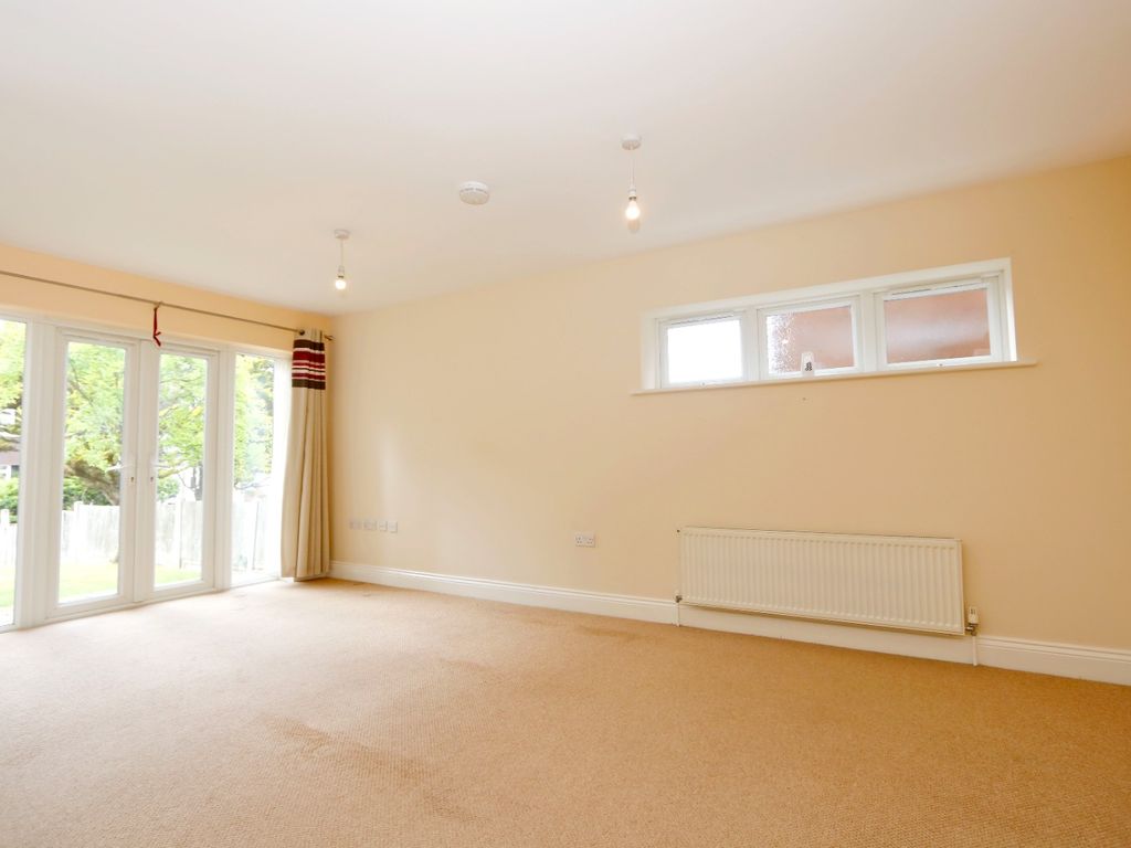 1 bed flat for sale in Rayleigh Road, Thundersley, Essex SS7, £190,000