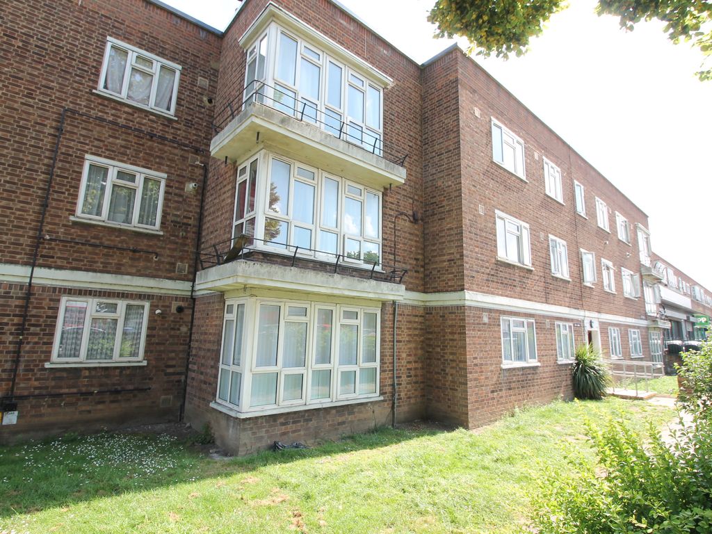2 bed flat for sale in Longbridge Road, Barking, Essex IG11, £260,000