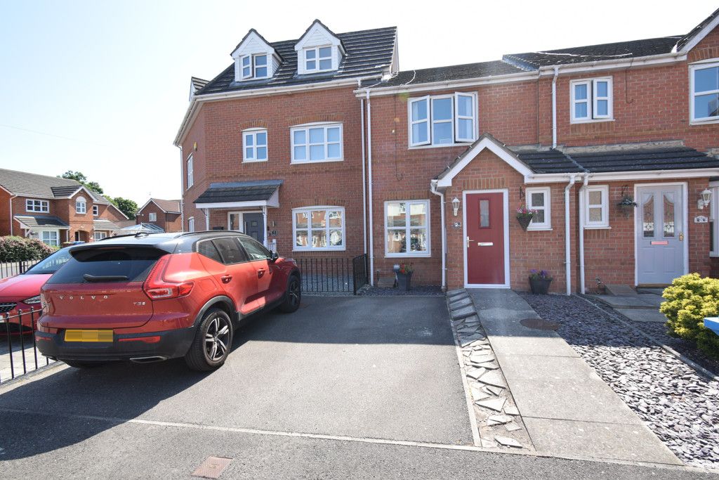 2 bed town house for sale in Briarwood Close, Castle Grange HU7, £114,950