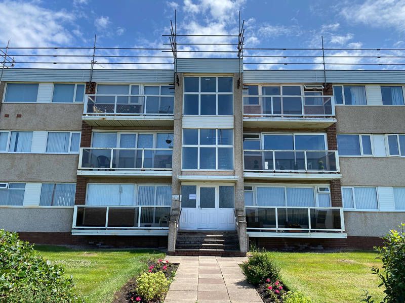 2 bed flat for sale in Queens Promenade, Thornton-Cleveleys FY5, £100,000