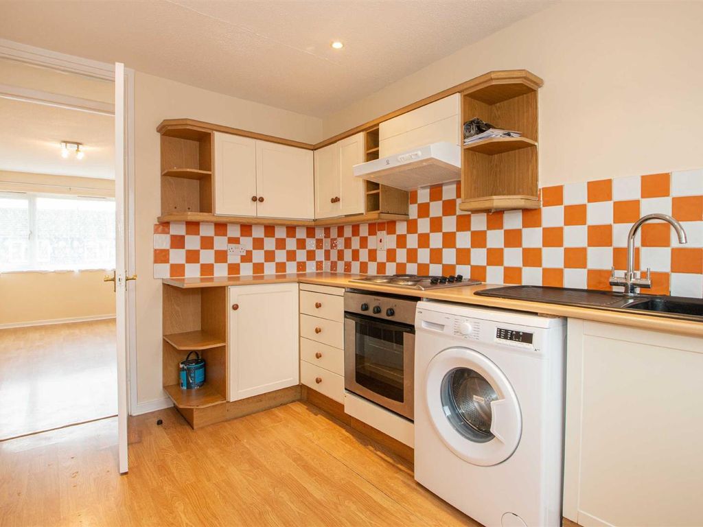 1 bed flat for sale in Meads Close, New Bradwell, Milton Keynes MK13, £135,000