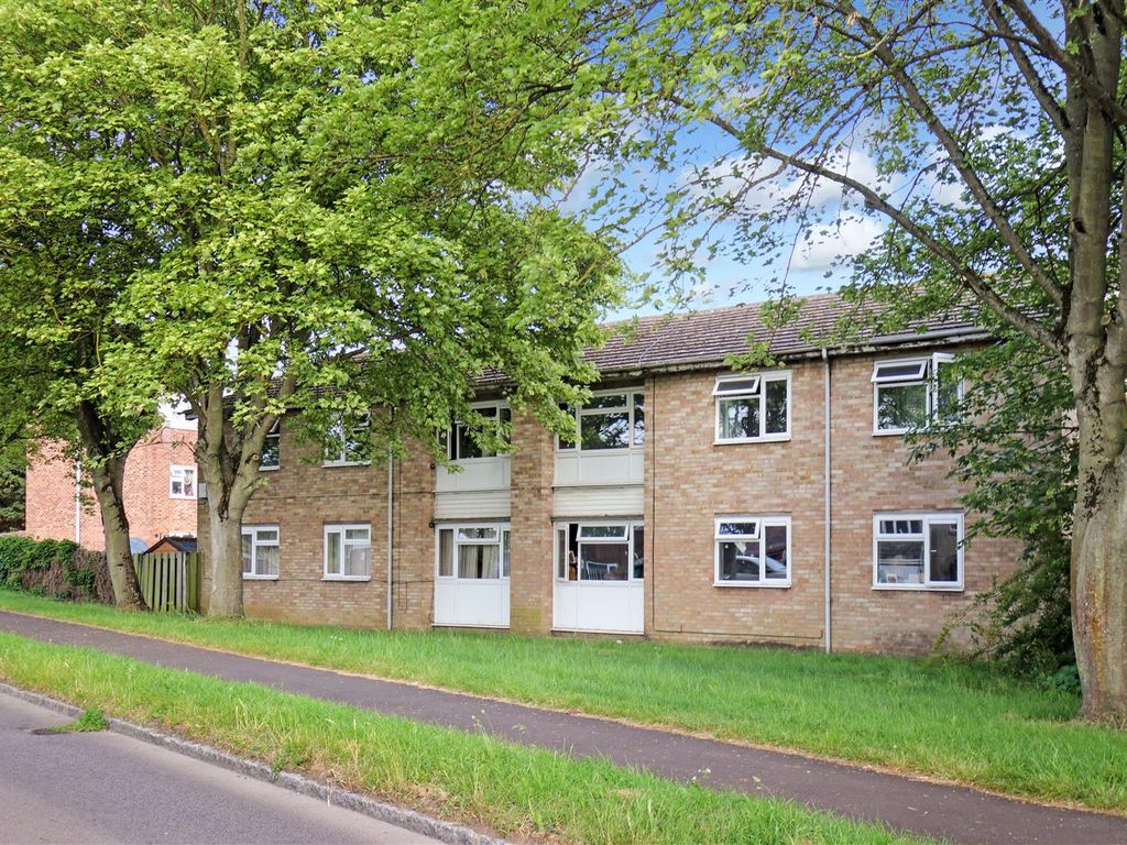 1 bed flat for sale in Meads Close, New Bradwell, Milton Keynes MK13, £135,000