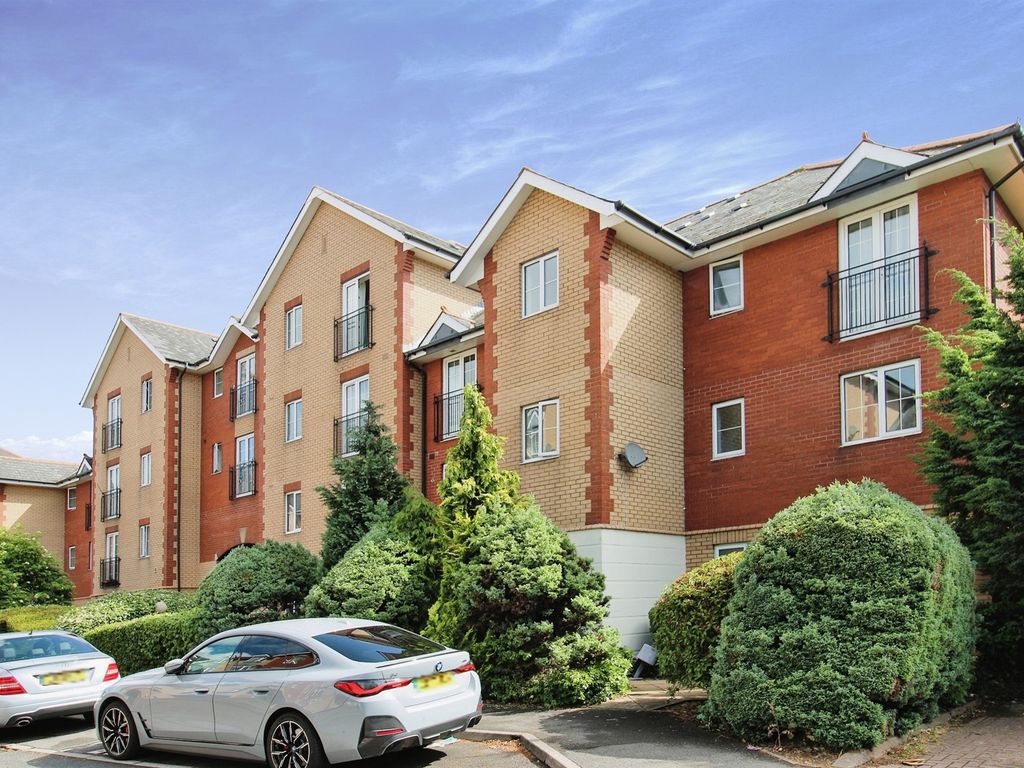 2 bed flat for sale in Seager Drive, Cardiff CF11, £150,000