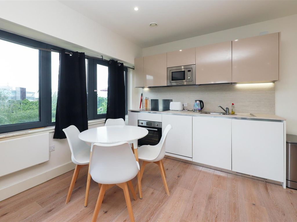 1 bed flat for sale in 4 Mondial Way, Harlington, Hayes UB3, £230,000