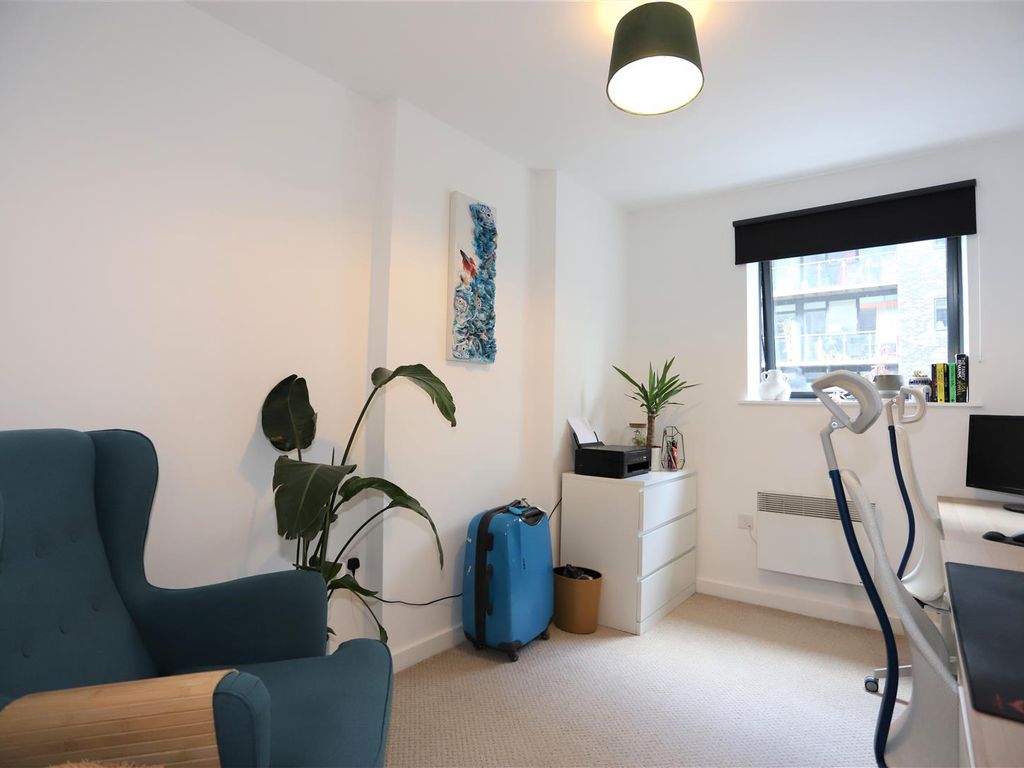 2 bed flat for sale in Potato Wharf, Manchester M3, £270,000