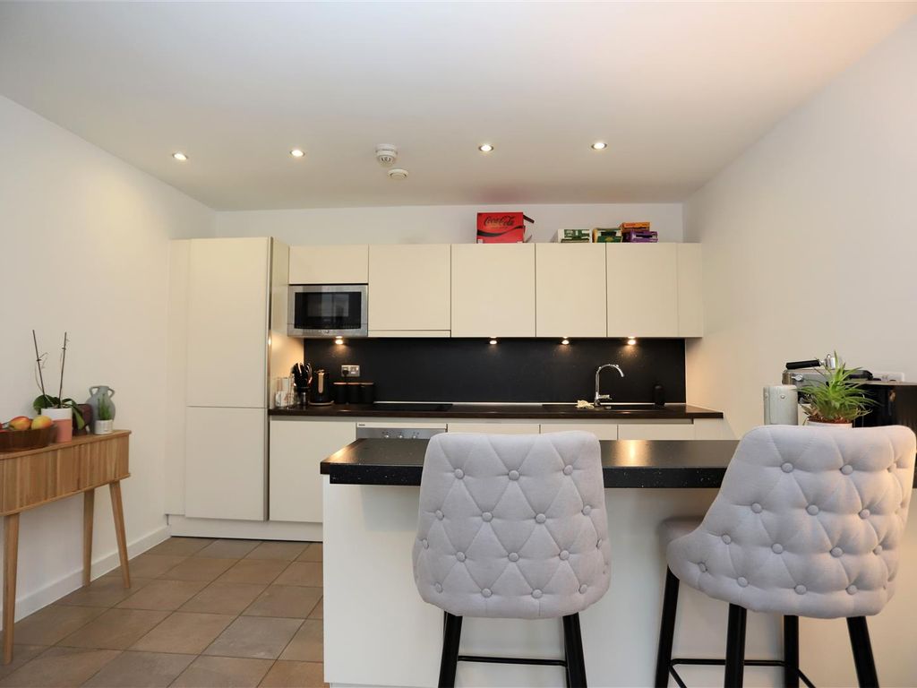 2 bed flat for sale in Potato Wharf, Manchester M3, £270,000