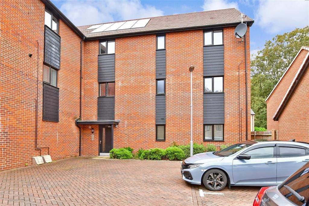 1 bed flat for sale in Hawley Drive, Leybourne, West Malling, Kent ME19, £200,000