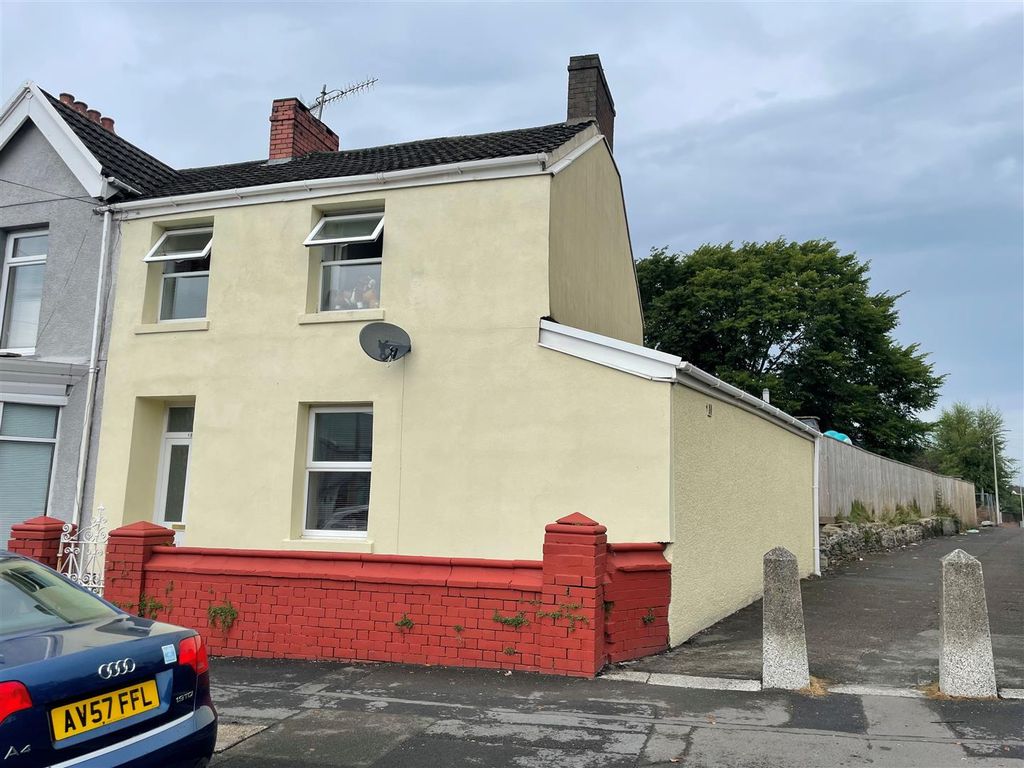 3 bed end terrace house for sale in Swansea Road, Llanelli SA15, £139,950