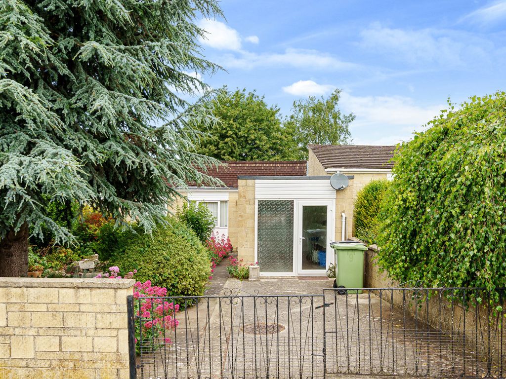 3 bed bungalow for sale in North Home Road, Cirencester, Gloucestershire GL7, £300,000