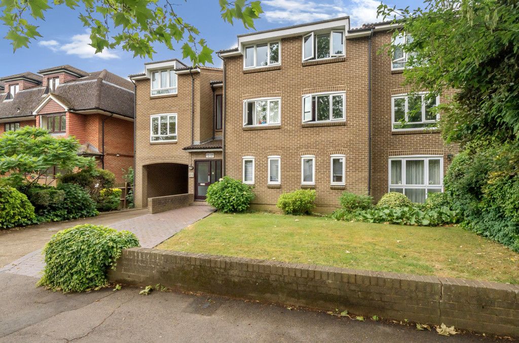 1 bed flat for sale in Avon Court, The Avenue, Pinner HA5, £280,000