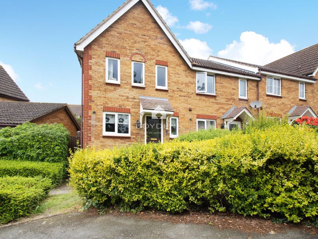 3 bed property for sale in Reynolds Way, Sudbury CO10, £275,000