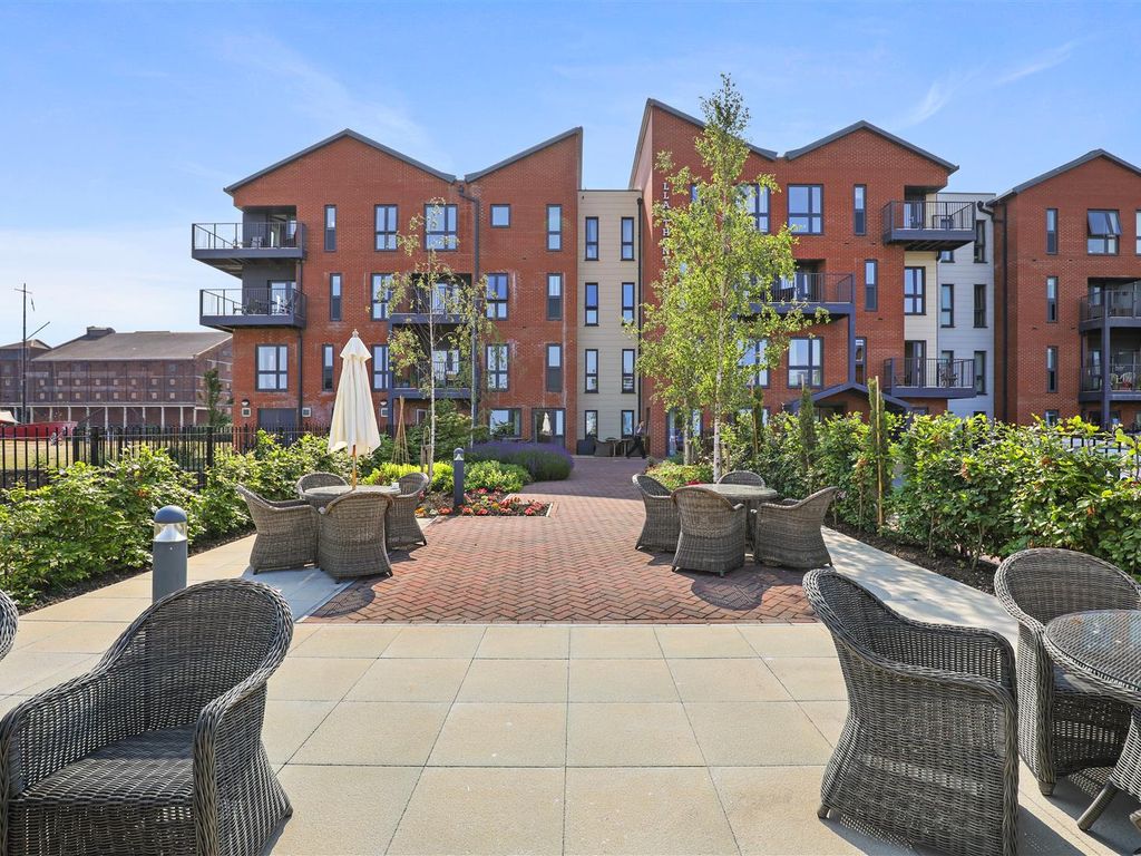 1 bed flat for sale in Llanthony Place, St Ann Way, Gloucester GL2, £175,000