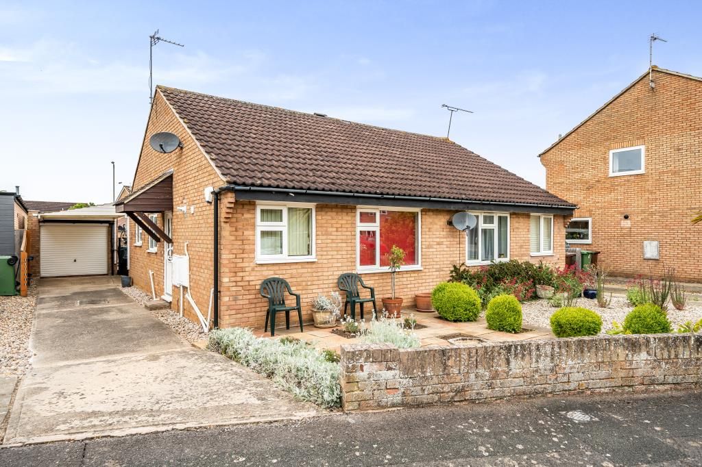 2 bed bungalow for sale in Abingdon, Oxfordshire OX14, £300,000
