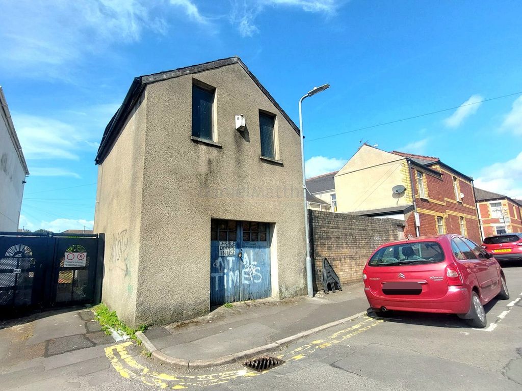 Property for sale in Woodlands Road, Barry CF62, £60,000