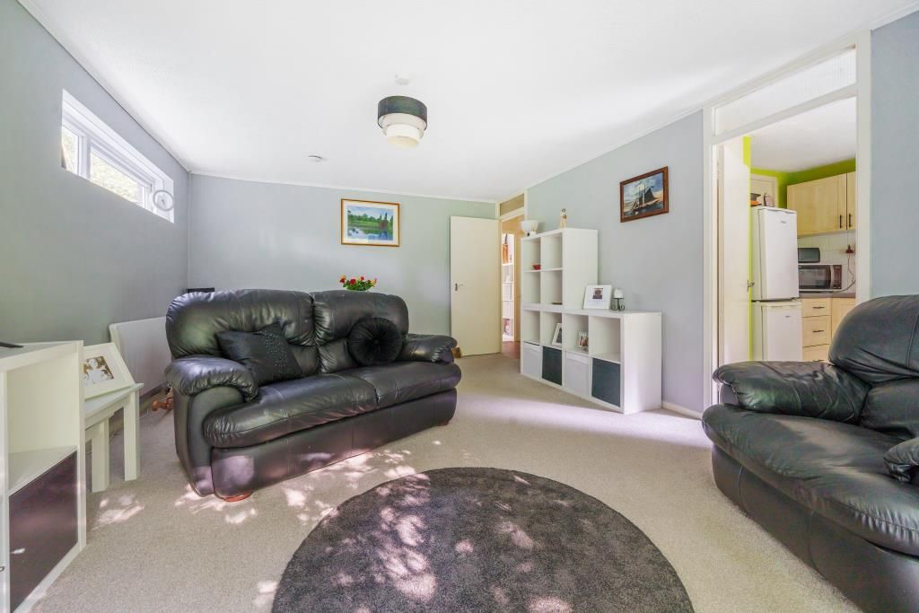 2 bed flat for sale in West Reading, Berkshire RG30, £180,000