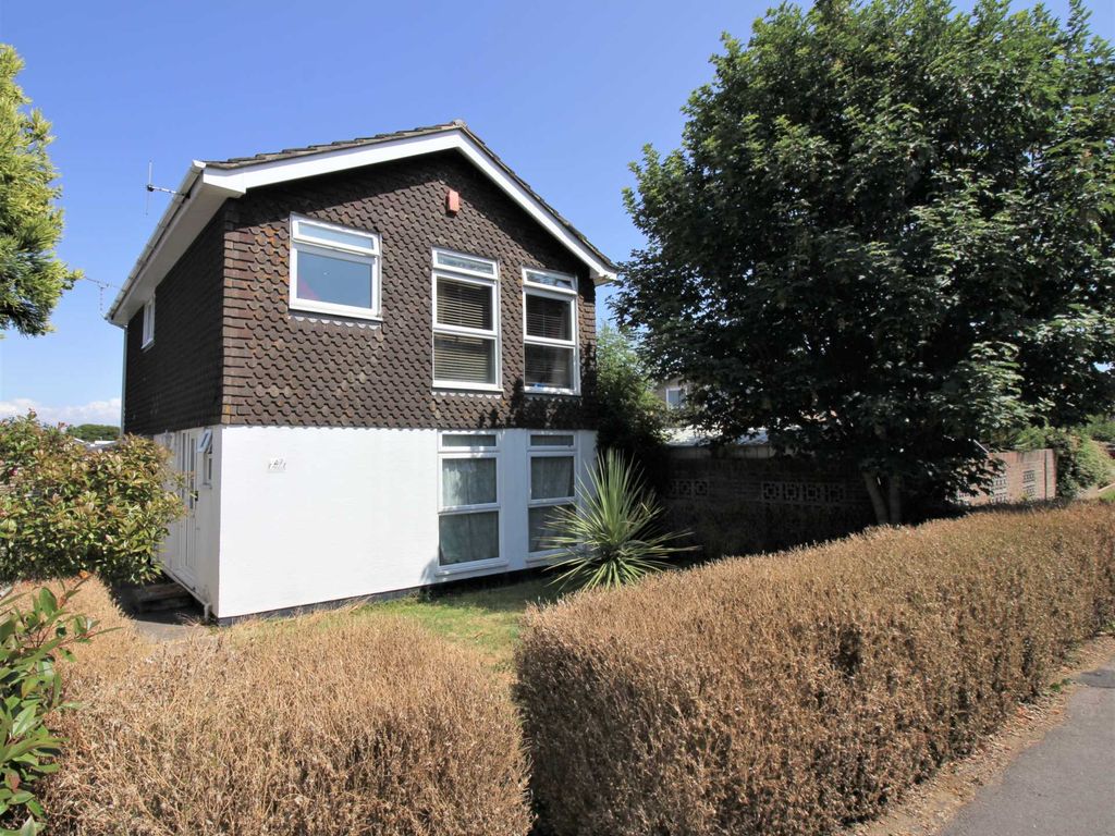 3 bed detached house for sale in Moor Lane, Worle BS22, £300,000